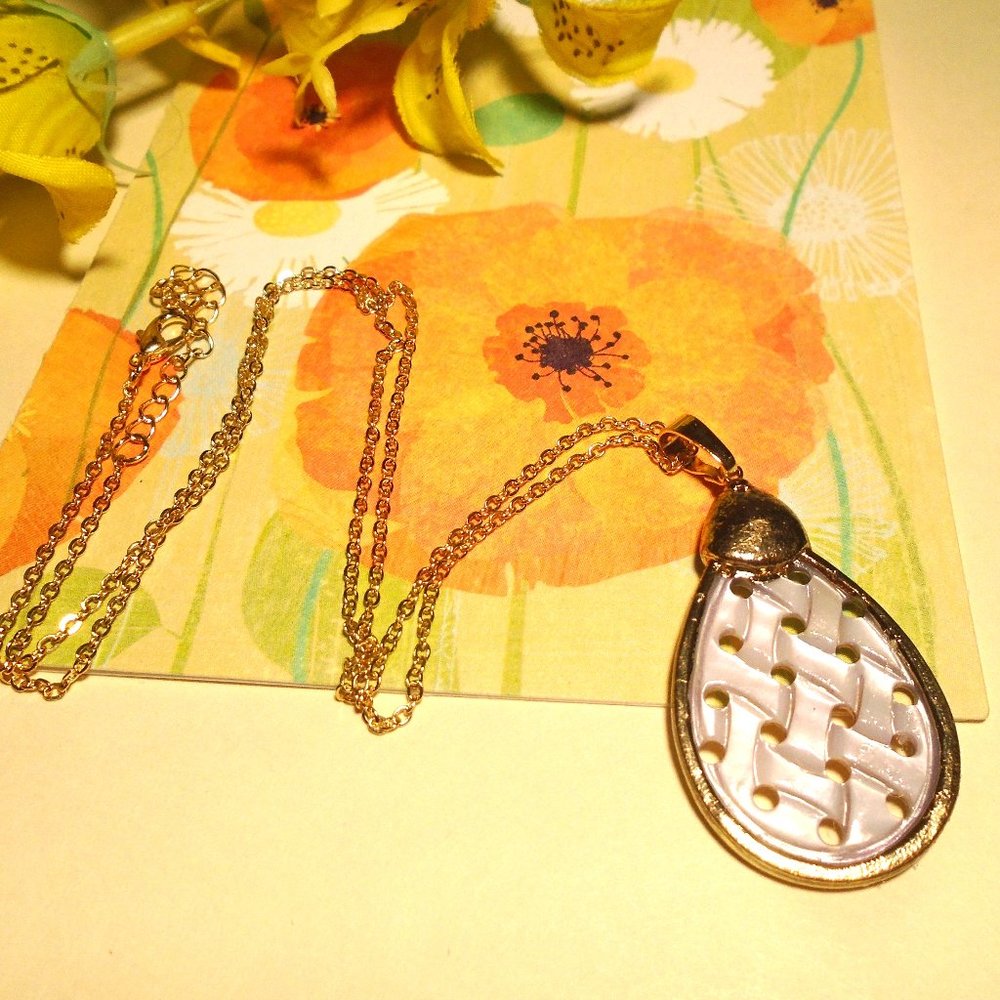 Caved Natural Shell Pendant Large Drop shell Necklace Weave Pattern - Picture 3 of 6